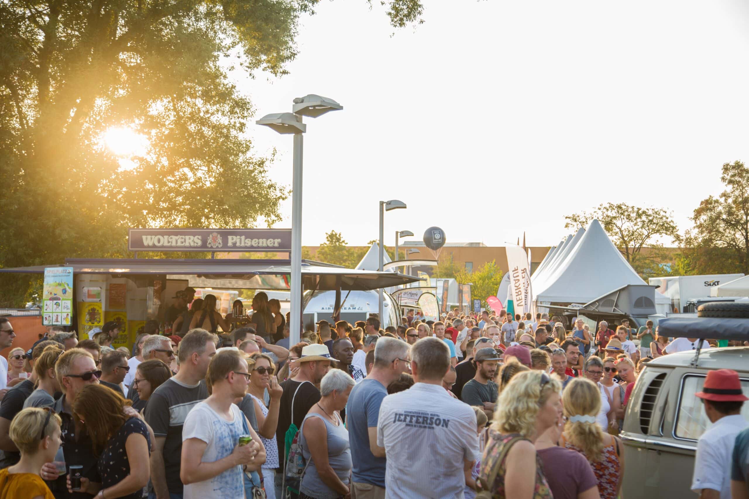 YogiTea und der 1000 gute Gründe-Flower-Truck sorgen für florale Festivalstimmung